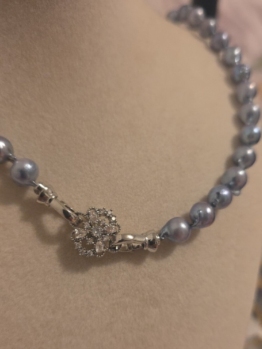 Elegant Madoma Pearl Necklace - Women Jewelry - Picture 2 of 2
